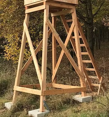 Unterbau für Kanzeln aus Lärchenholz